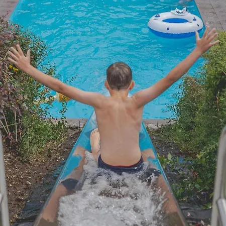 Silva - Dom Wczasowy, Tenis, Basen, Balia I Sauna Borsk