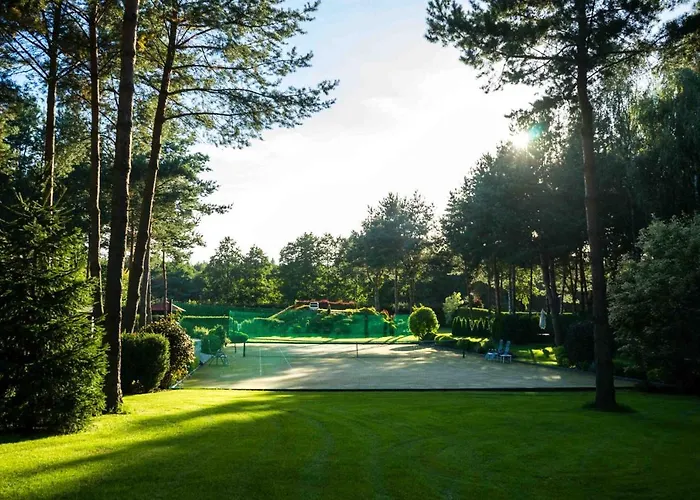 Semesterbostad Silva - Dom Wczasowy, Tenis, Basen, Balia I Sauna Borsk