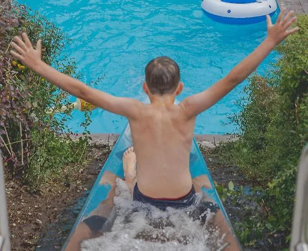 Silva - Dom Wczasowy, Tenis, Basen, Balia I Sauna Borsk