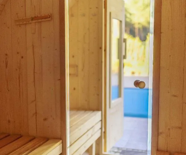 Semesterbostad Silva - Dom Wczasowy, Tenis, Basen, Balia I Sauna Borsk